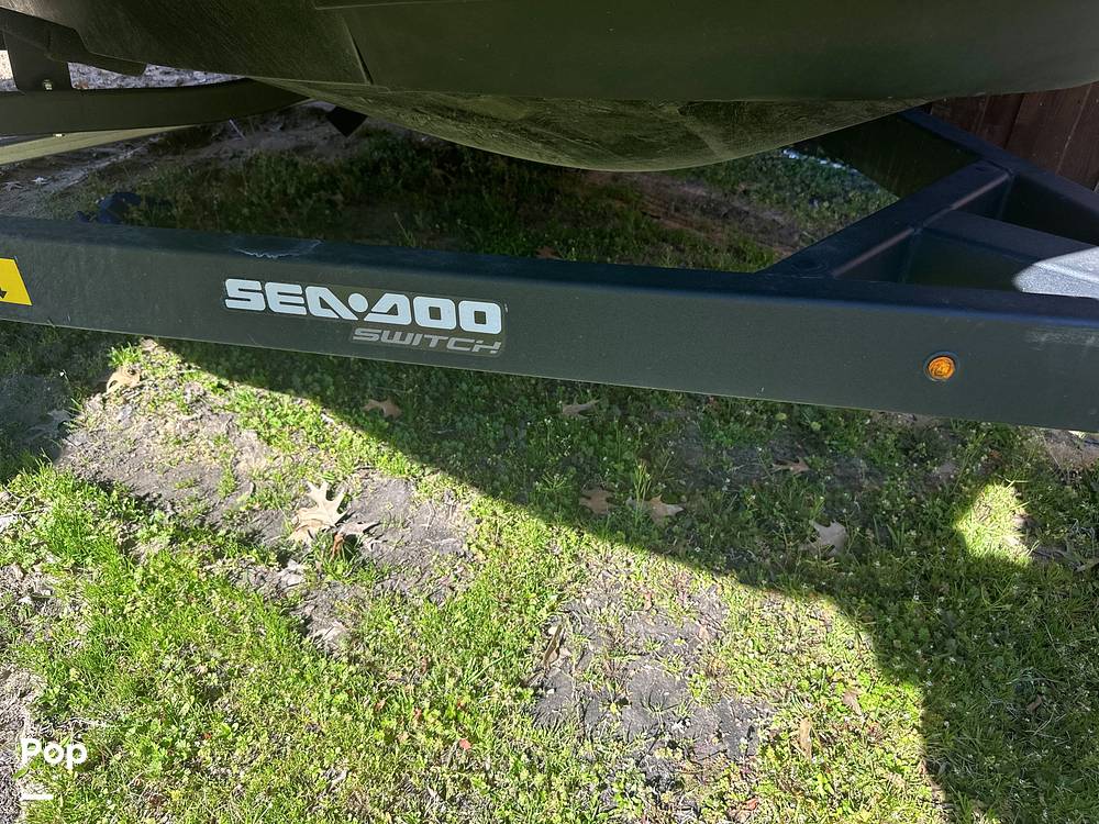 Slide: The Image of Sea-Doo Switch Compact 2022 - 13844636