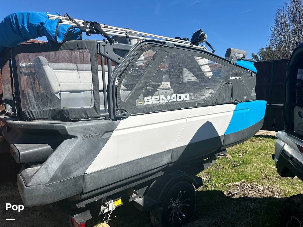 Slide: The Image of Sea-Doo Switch Compact 2022 - 13844623