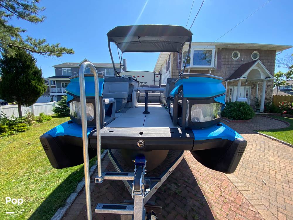 Slide: The Image of Sea-Doo Switch Cruise 18 2023 - 14299949