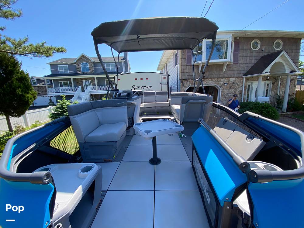 Slide: The Image of Sea-Doo Switch Cruise 18 2023 - 14299950