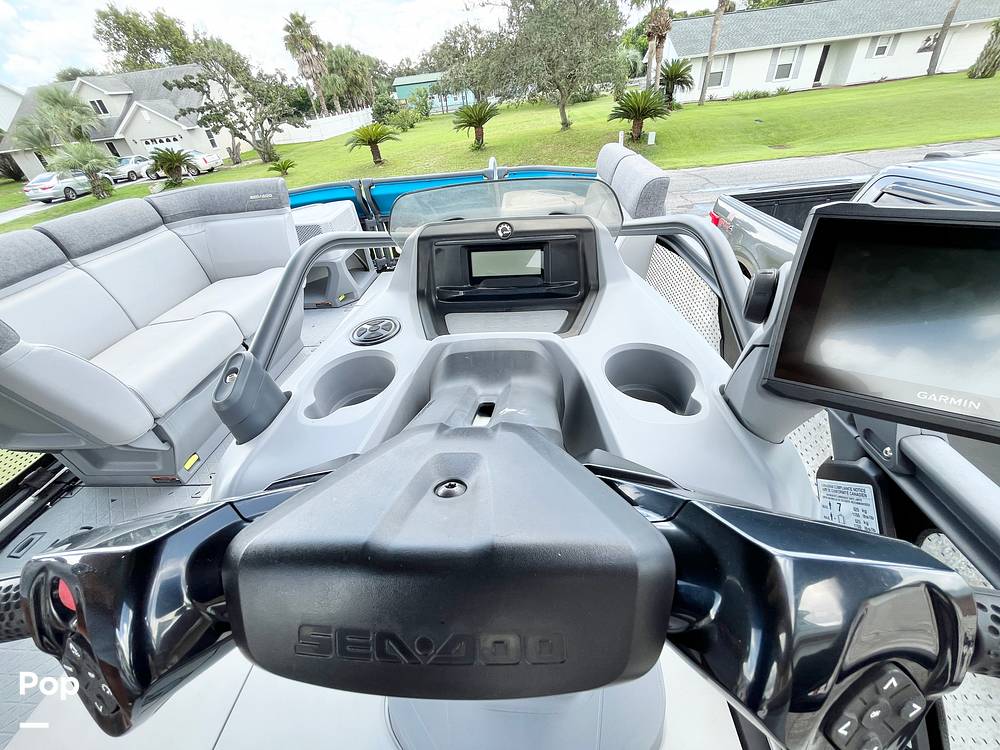 Slide: The Image of Sea-Doo Switch Cruise 18 2023 - 15746104