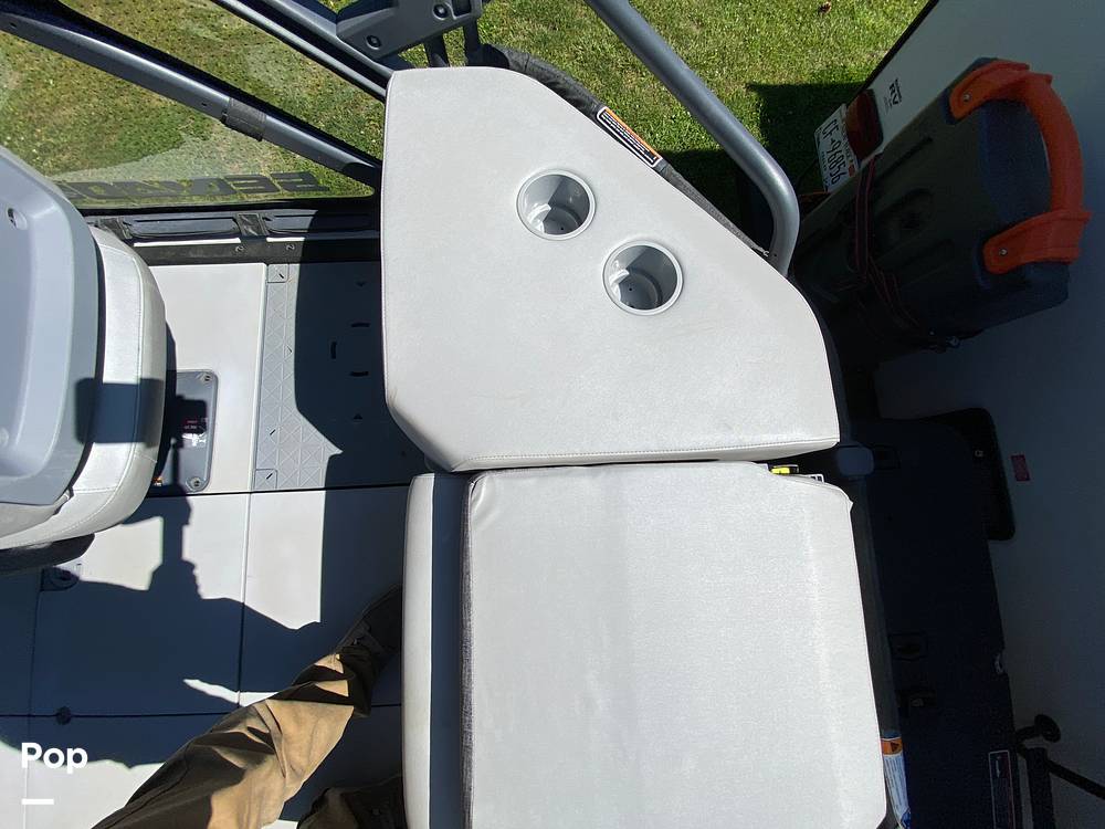 Slide: The Image of Sea-Doo Switch Cruise 18 2023 - 14299960