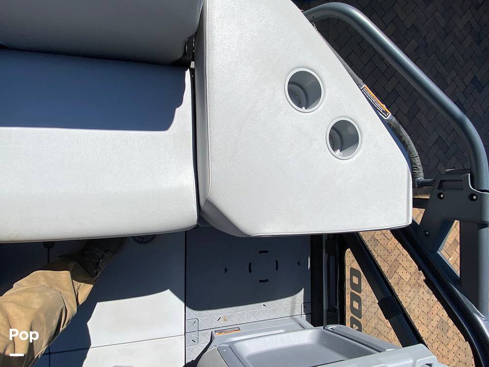 Slide: The Image of Sea-Doo Switch Cruise 18 2023 - 14299961
