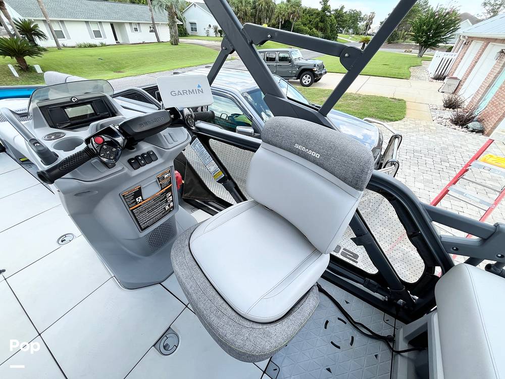 Slide: The Image of Captain's Chair - 15746101