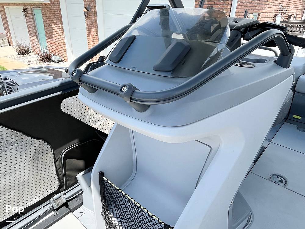 Slide: The Image of Sea-Doo Switch Cruise 18 2023 - 15746110