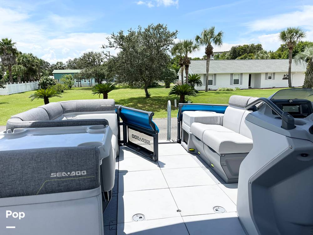 Slide: The Image of Boarding Gate - 15746125