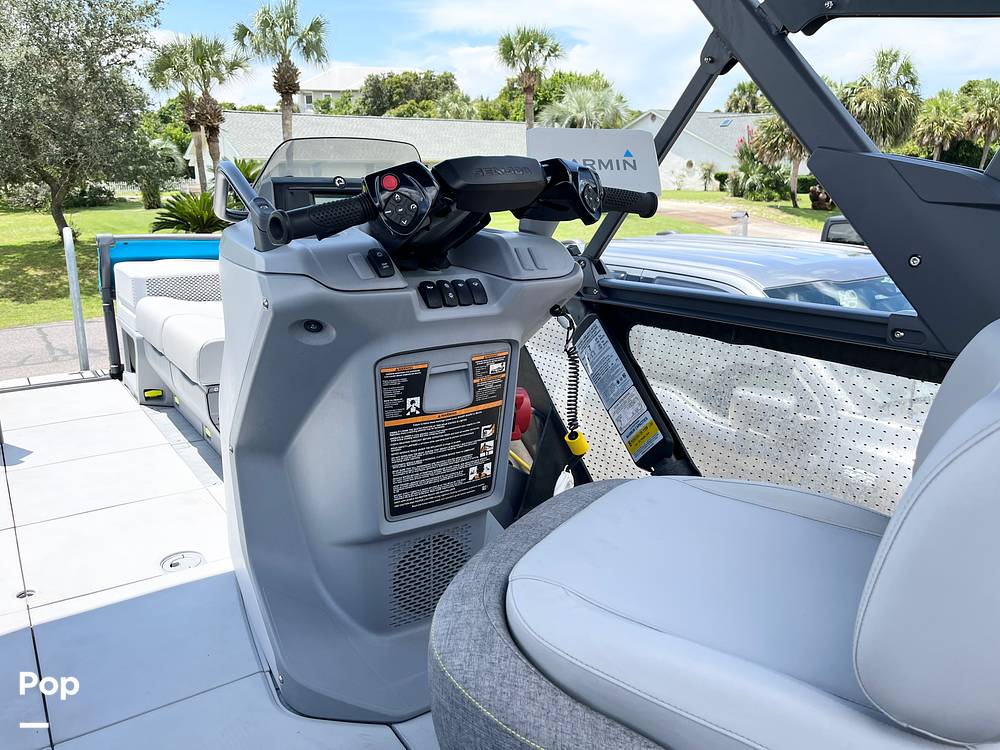 Slide: The Image of Sea-Doo Switch Cruise 18 2023 - 15746124