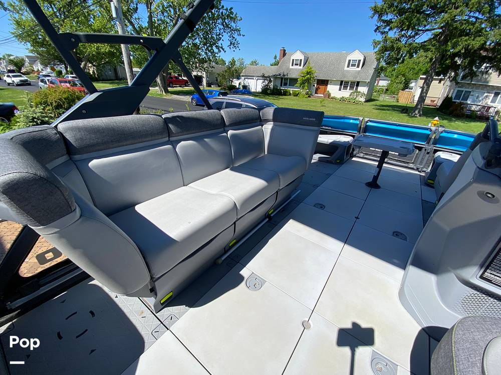 Slide: The Image of Sea-Doo Switch Cruise 18 2023 - 14299962