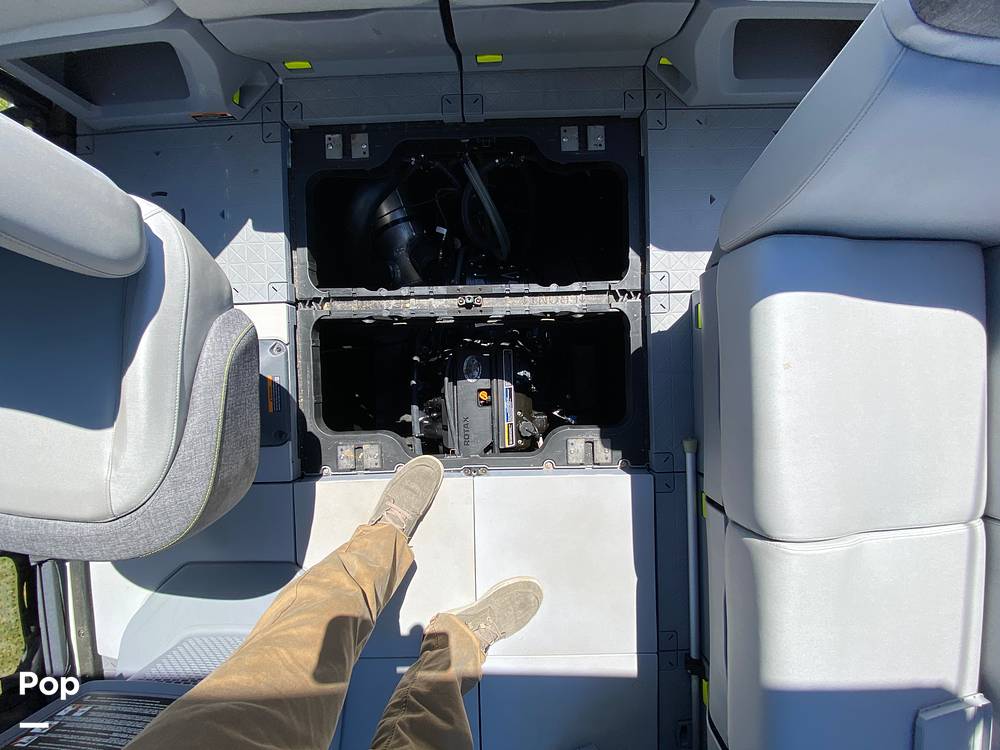 Slide: The Image of Sea-Doo Switch Cruise 18 2023 - 14299980