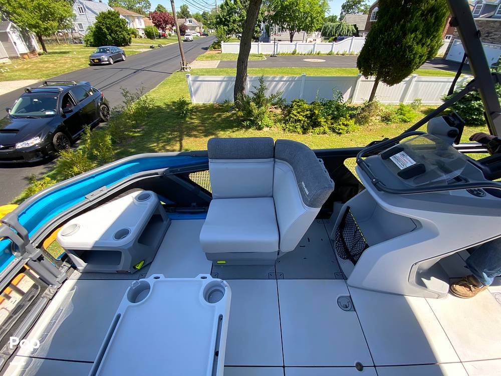 Slide: The Image of Sea-Doo Switch Cruise 18 2023 - 14299967