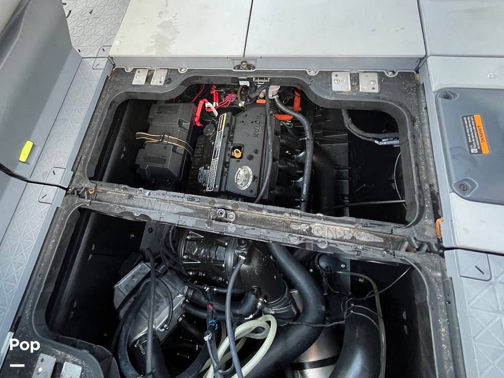 Slide: The Image of Sea-Doo Switch Cruise 18 2023 - 15746122