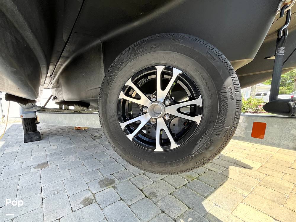Slide: The Image of Spare Tire Kit - 15746130