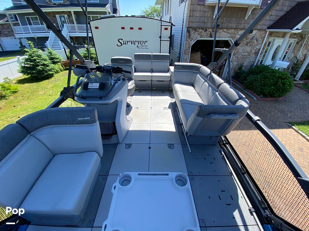 Slide: The Image of Sea-Doo Switch Cruise 18 2023 - 14299953