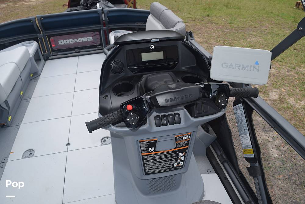 Slide: The Image of Sea-Doo Switch Cruise 18 2024 - 15242669