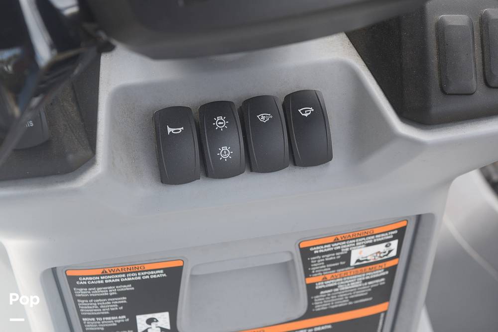 Slide: The Image of Sea-Doo Switch Cruise 18 2024 - 15242579