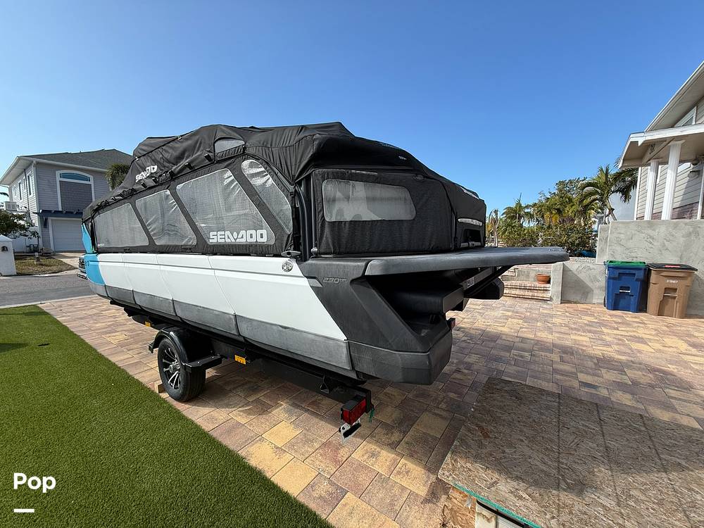 Slide: The Image of Sea-Doo Switch Cruise 21 I/O 2022 - 15136639