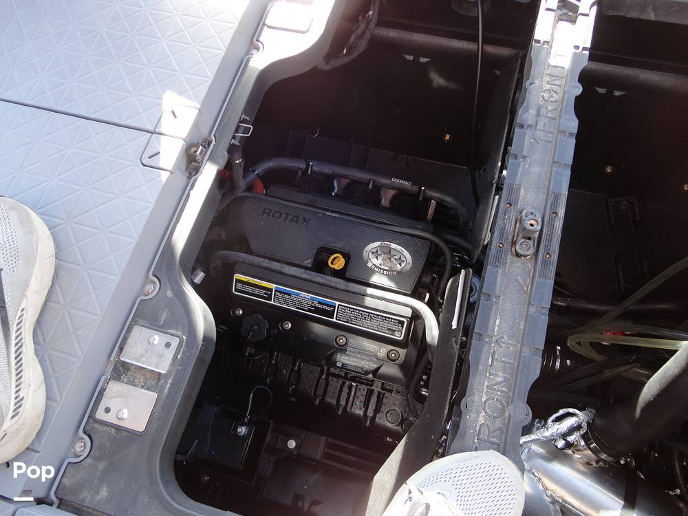 Slide: The Image of Engine Compartment - 15056600