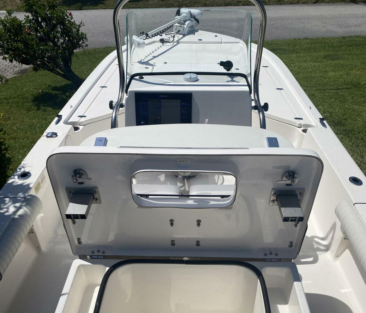 Slide: The Image of Sea Born FX24 Bay 2020 - 4371683