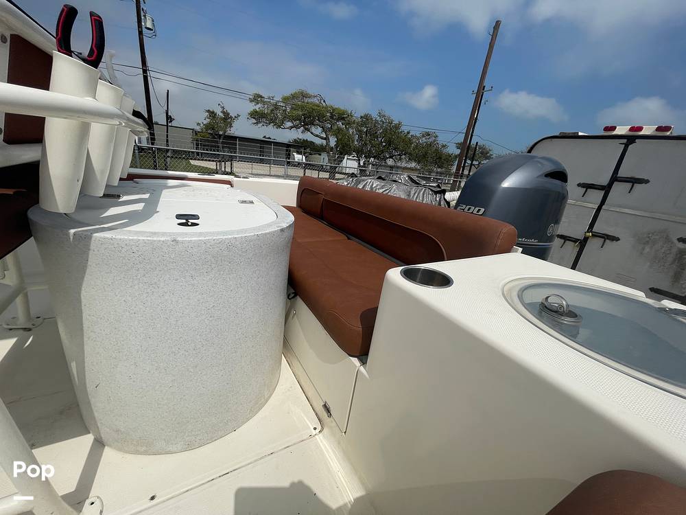 Slide: The Image of Stern Passenger Seating/live Well/bait Well - 15312852