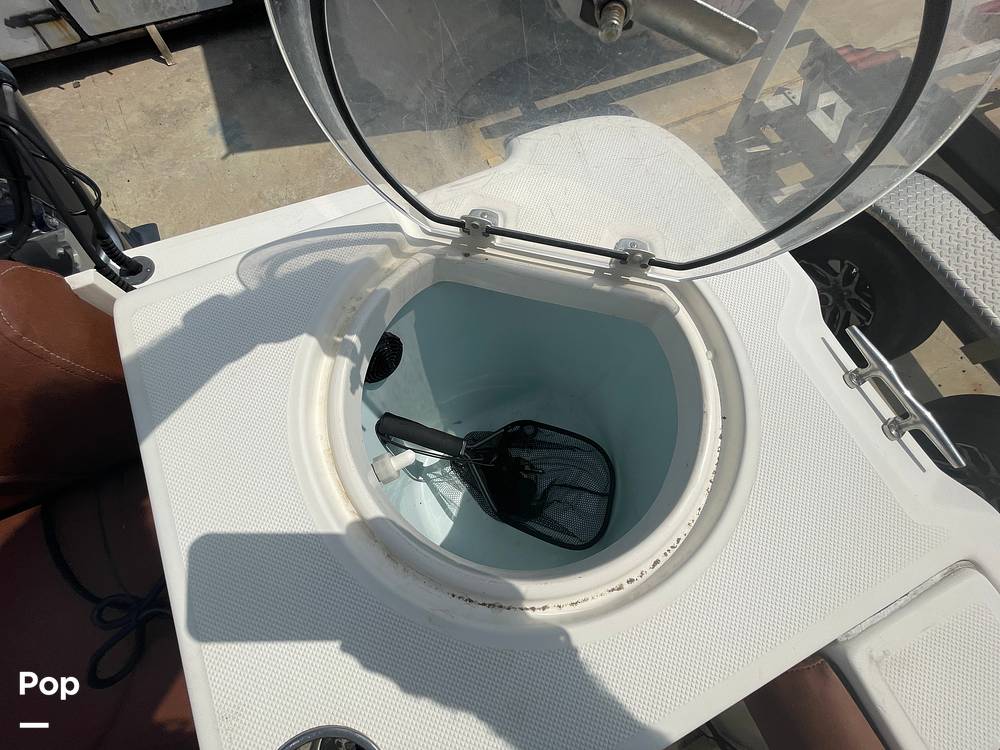 Slide: The Image of Aquarium Bait Well - 15312945