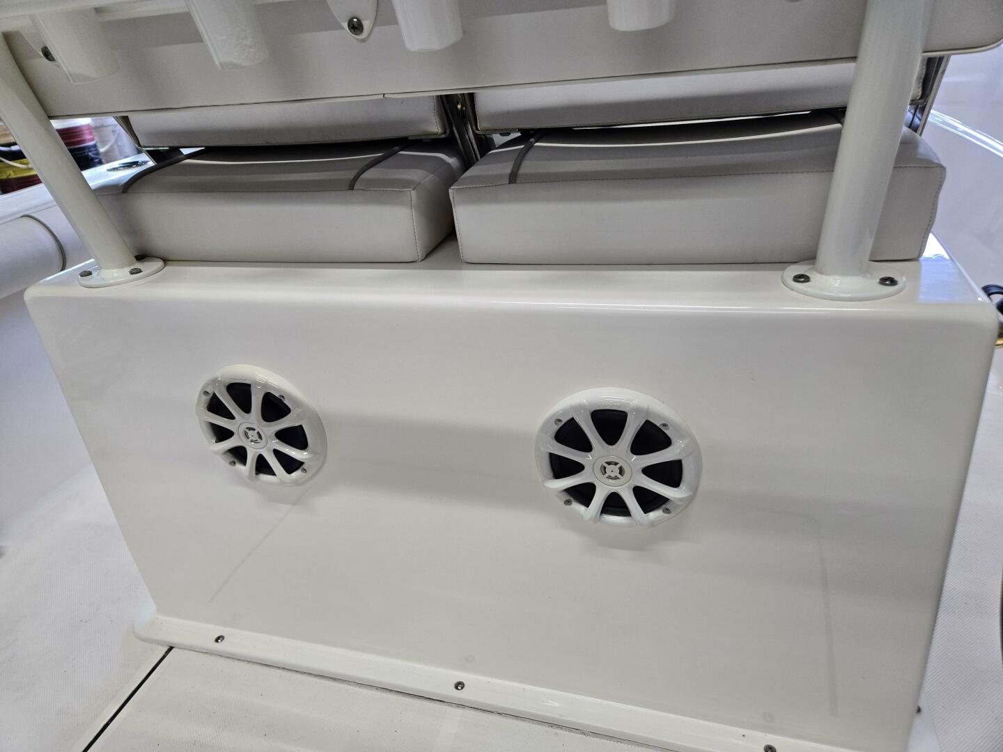 Slide: The Image of Sea Born LX22 Center Console 2021 - 5198622