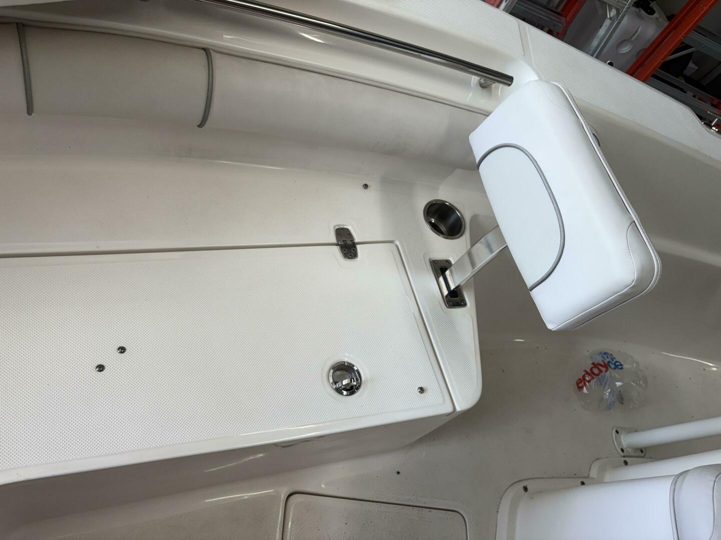 Slide: The Image of Sea Born LX22 Center Console 2021 - 5198626