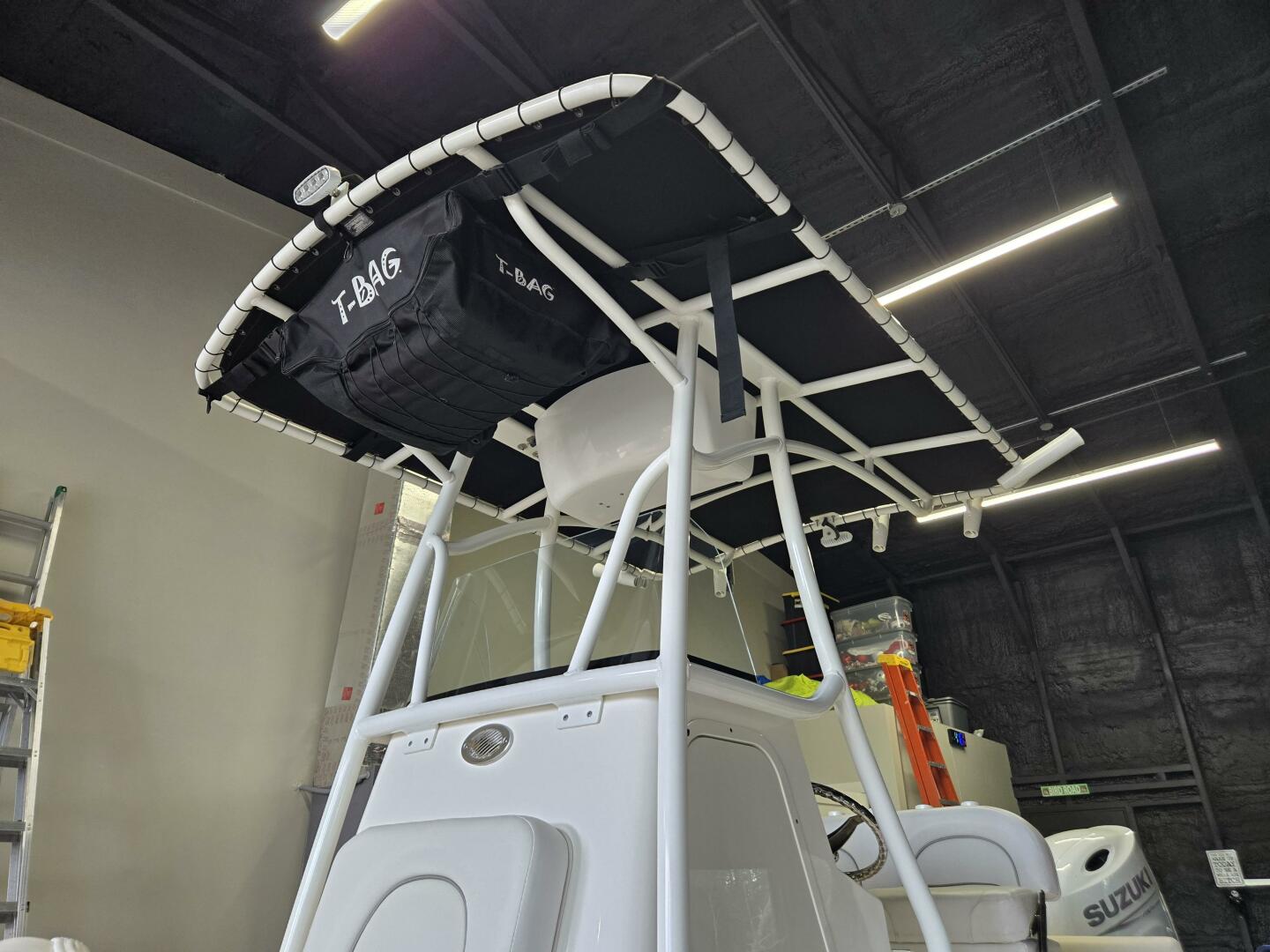 Slide: The Image of Sea Born LX22 Center Console 2021 - 5198636