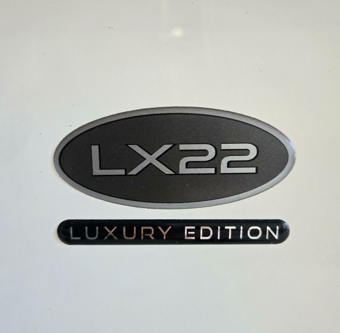 Slide: The Image of Sea Born LX22 Center Console 2021 - 5198640