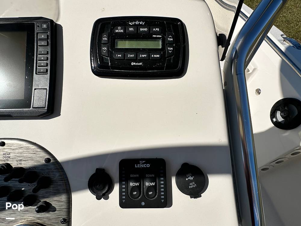 Slide: The Image of Sea Chaser 21LX 2021 - 14856015