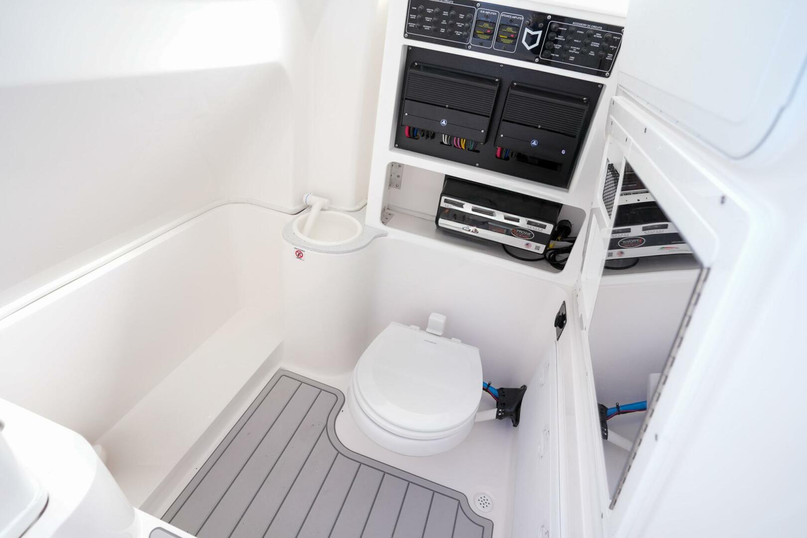 Slide: The Image of Sea Fox 288 Commander 2025 - 16
