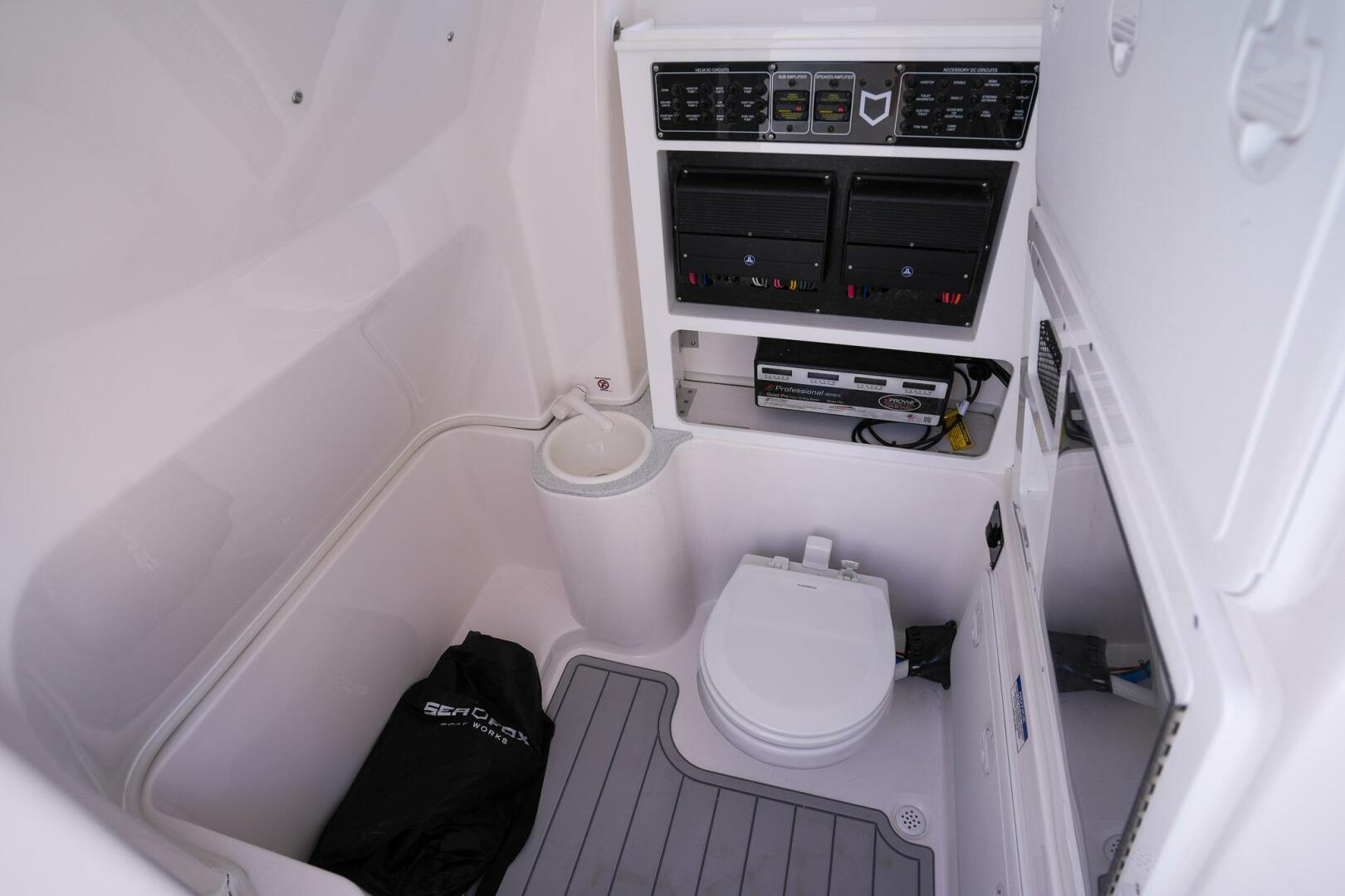 Slide: The Image of Sea Fox 288 Commander 2025 - 5308025