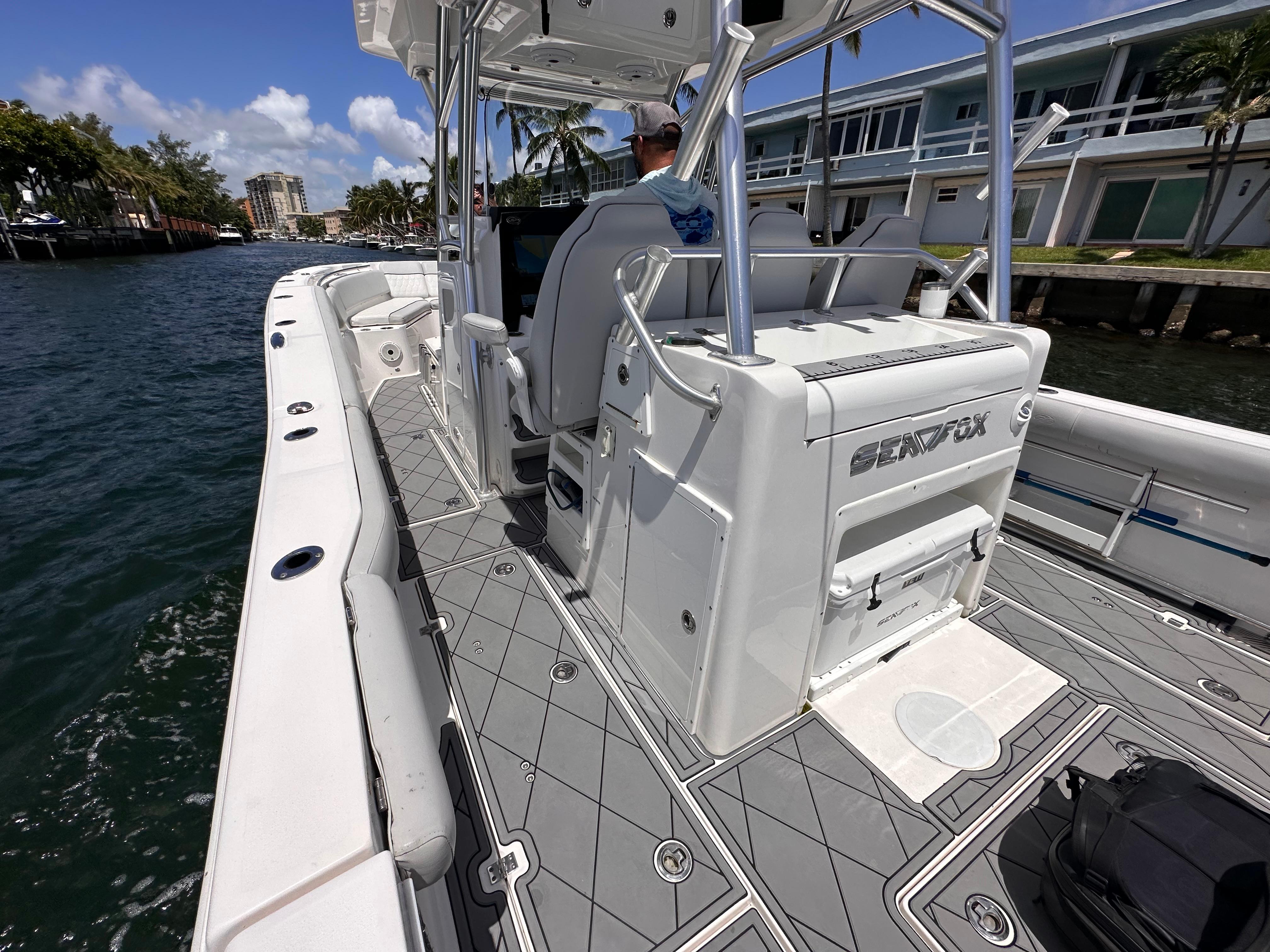 Slide: The Image of Sea Fox 328 Commander 2020 - 7