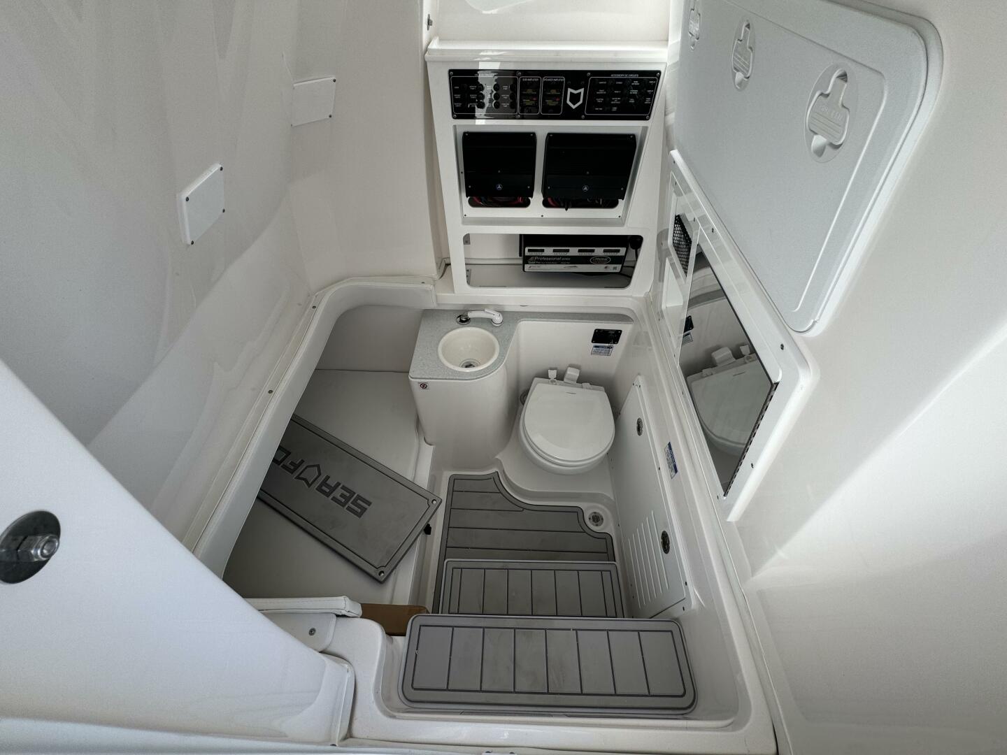 Slide: The Image of Sea Fox 328 Commander 2025 - 4759543