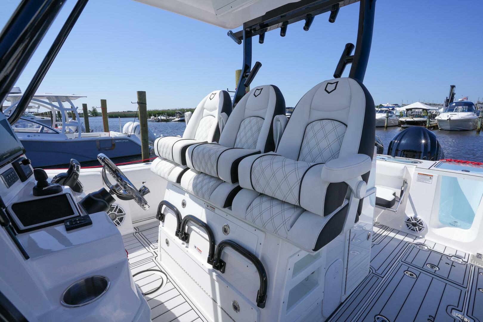 Slide: The Image of Sea Fox 328 Commander 2026 - 5410067