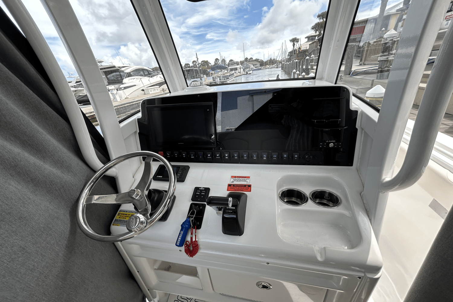 Slide: The Image of Sea Hunt 255 ULTRA 2020 - 7