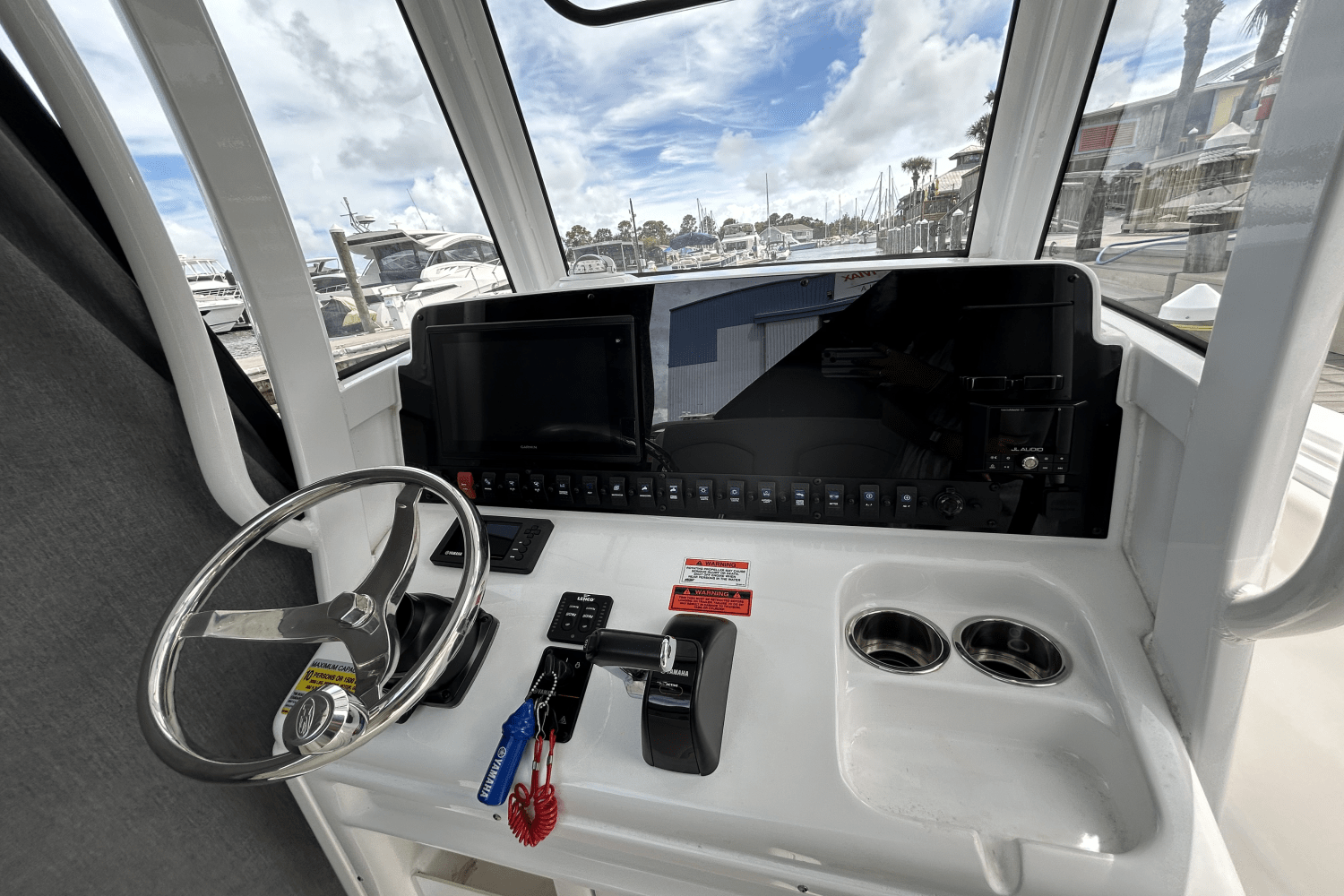 Slide: The Image of Sea Hunt 255 ULTRA 2020 - 9