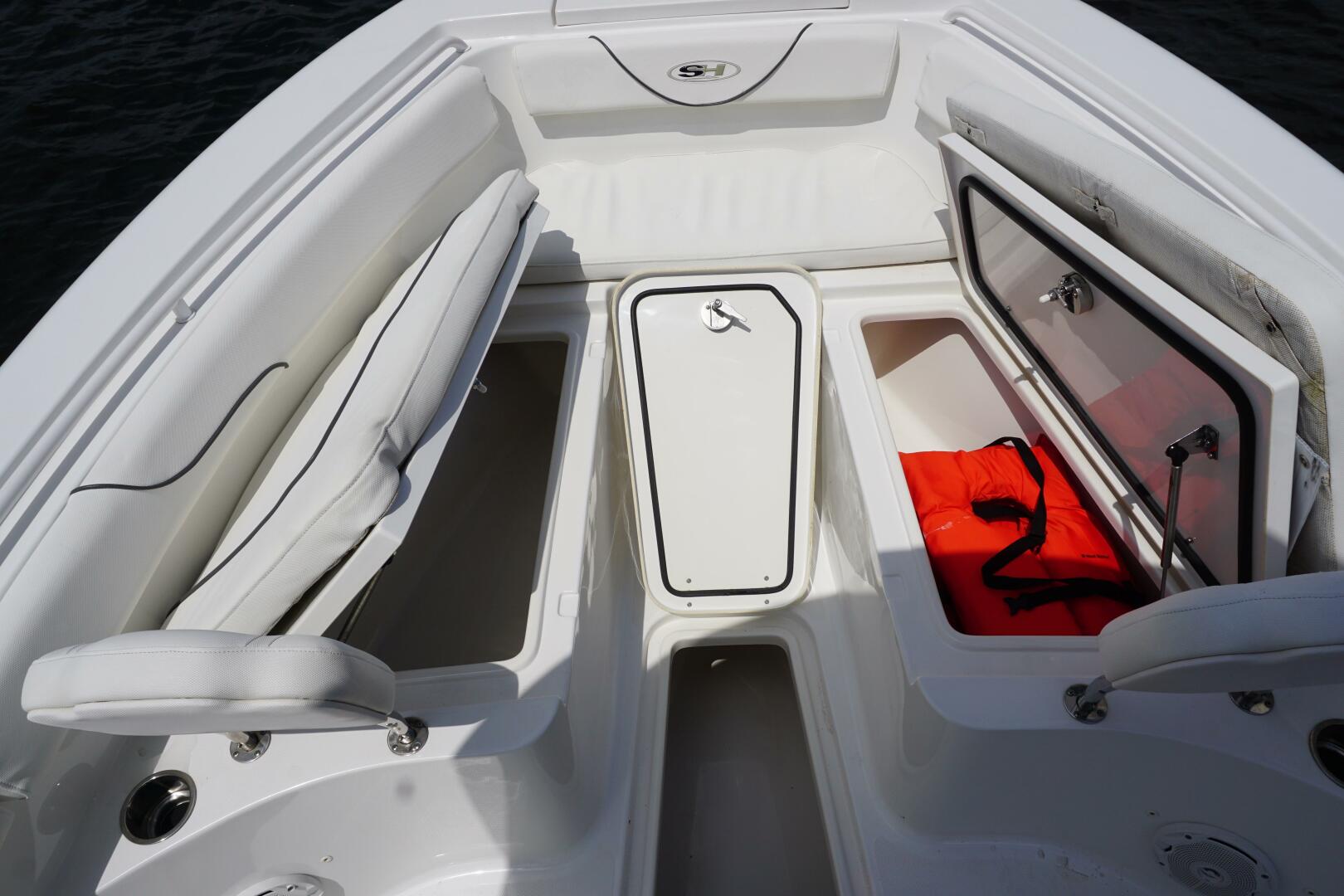 Slide: The Image of 2017 25 SeaHunt 25 Gamefish Forward Storage - 5267540