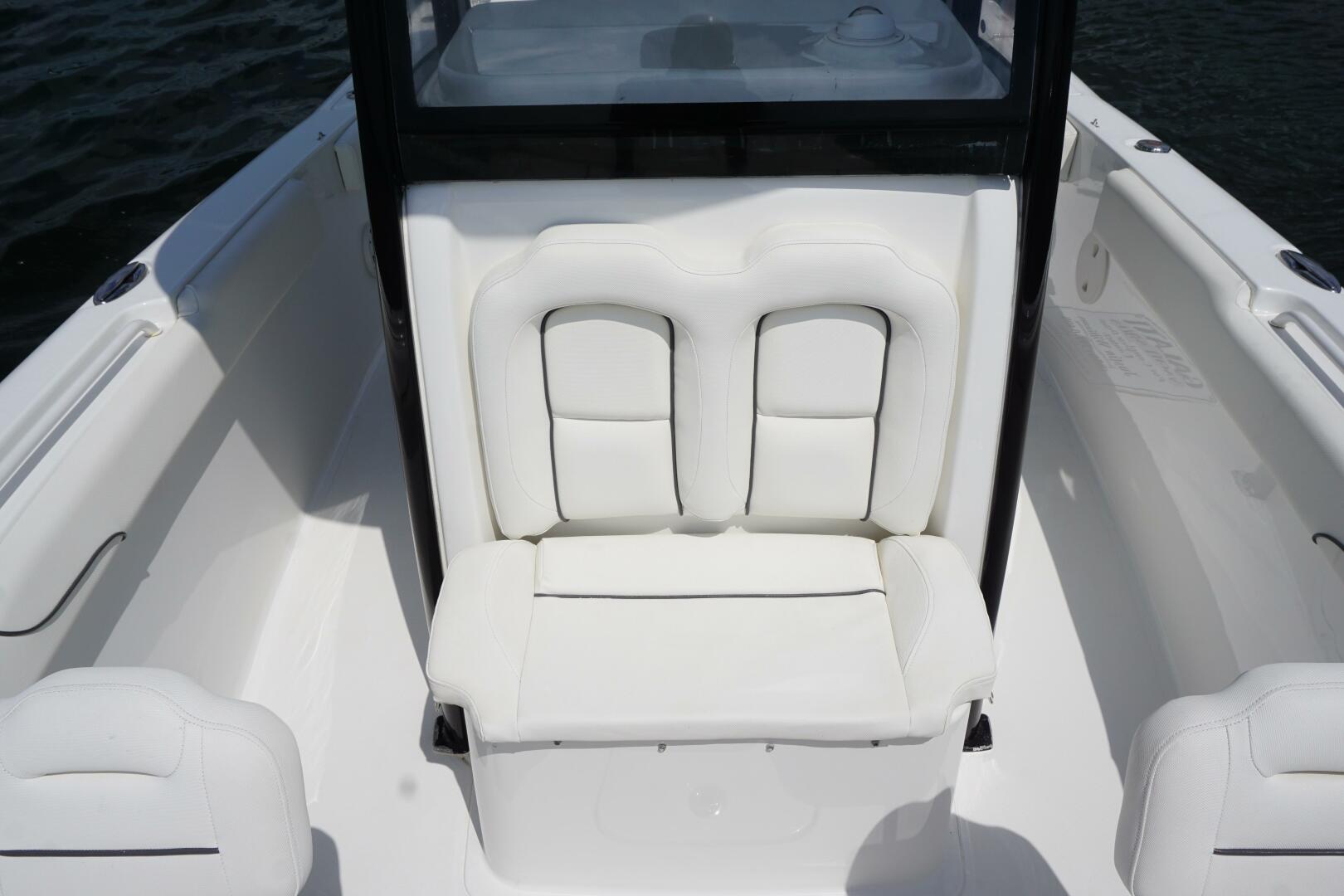 Slide: The Image of 2017 25 SeaHunt 25 Gamefish Fwd Console Seat - 5267541