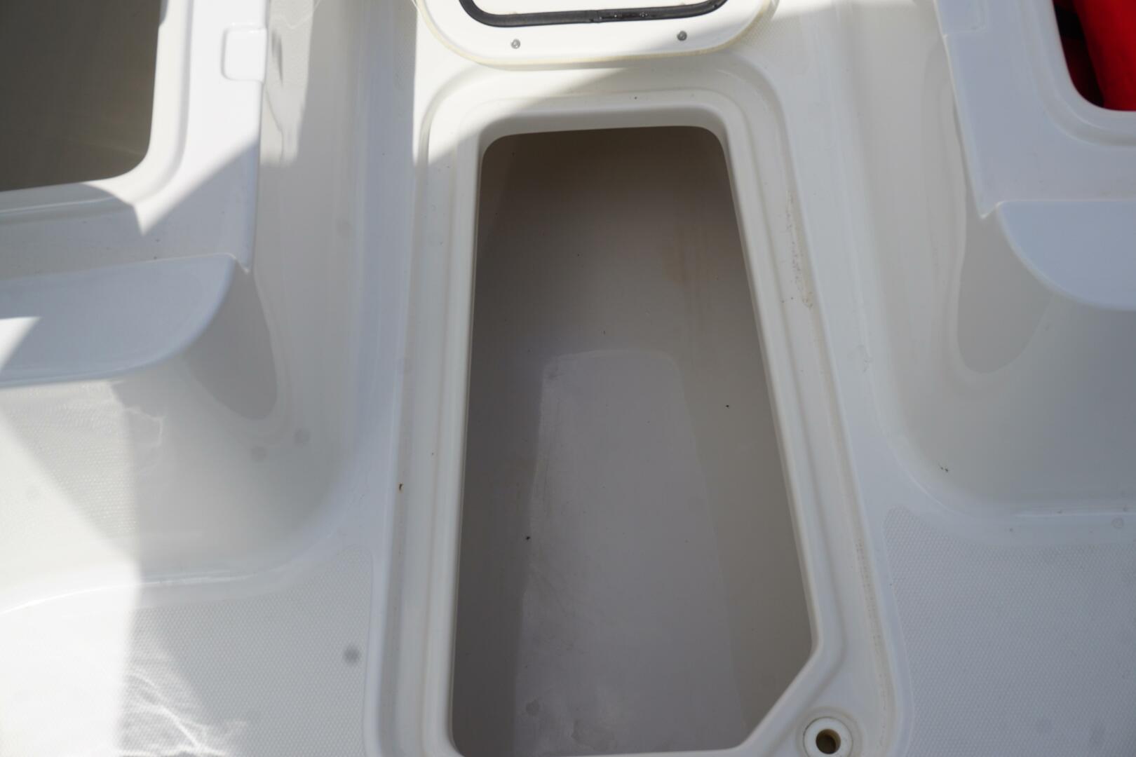 Slide: The Image of 2017 25 SeaHunt 25 Gamefish Forward Storage - 5267539