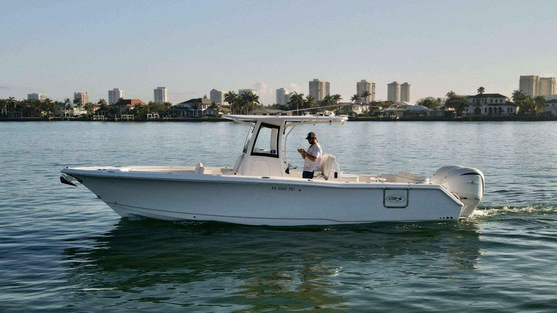 Slide: The Image of Profile 2024 Sea Hunt 30 305 Ultra Center Console - 5127006