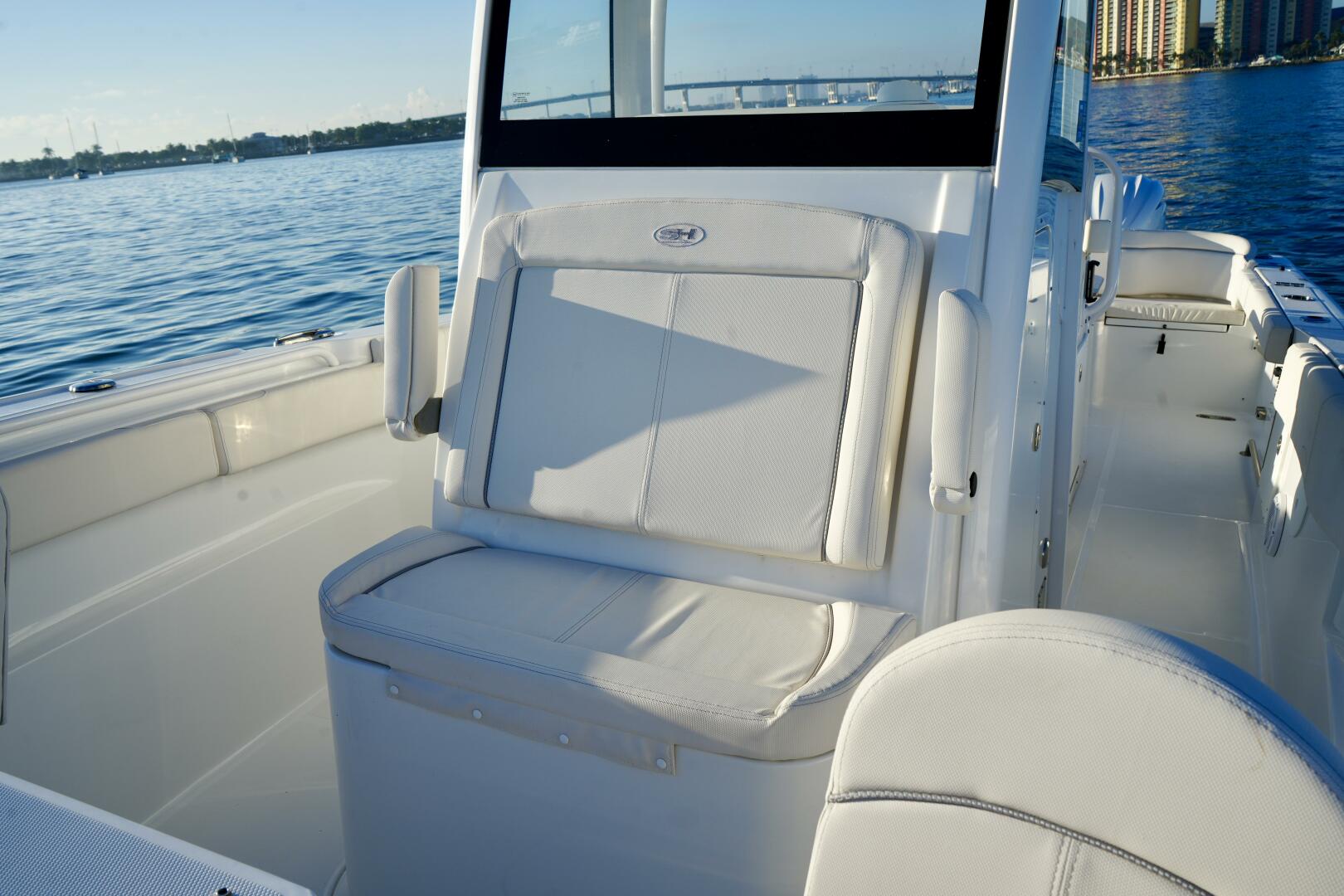 Slide: The Image of Seating 2024 Sea Hunt 30 305 Ultra Center Console - 5124794