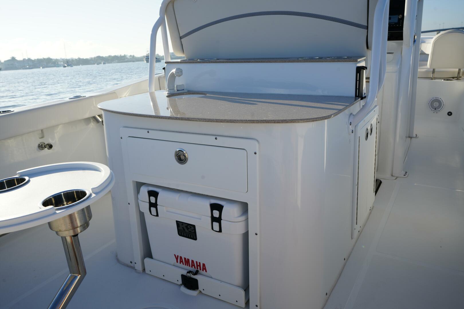 Slide: The Image of Deck Equipment 2024 Sea Hunt 30 305 Ultra Center Console - 5124799