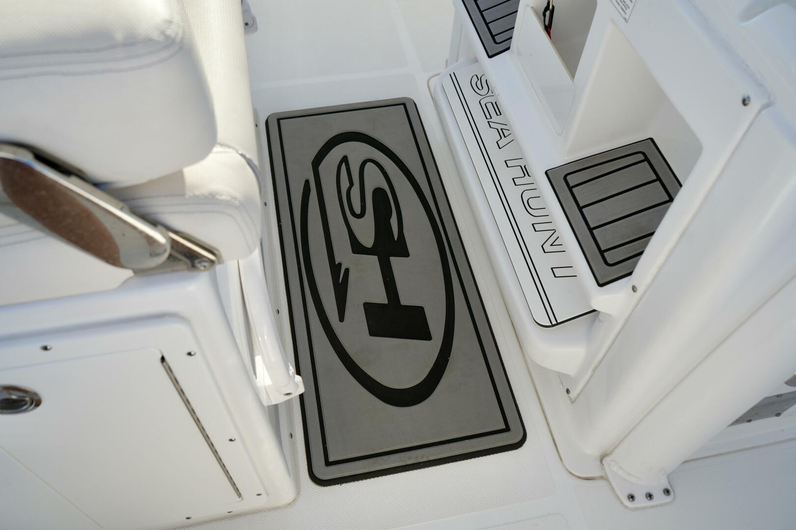 Slide: The Image of Deck 2024 Sea Hunt 30 305 Ultra Center Console - 5124806