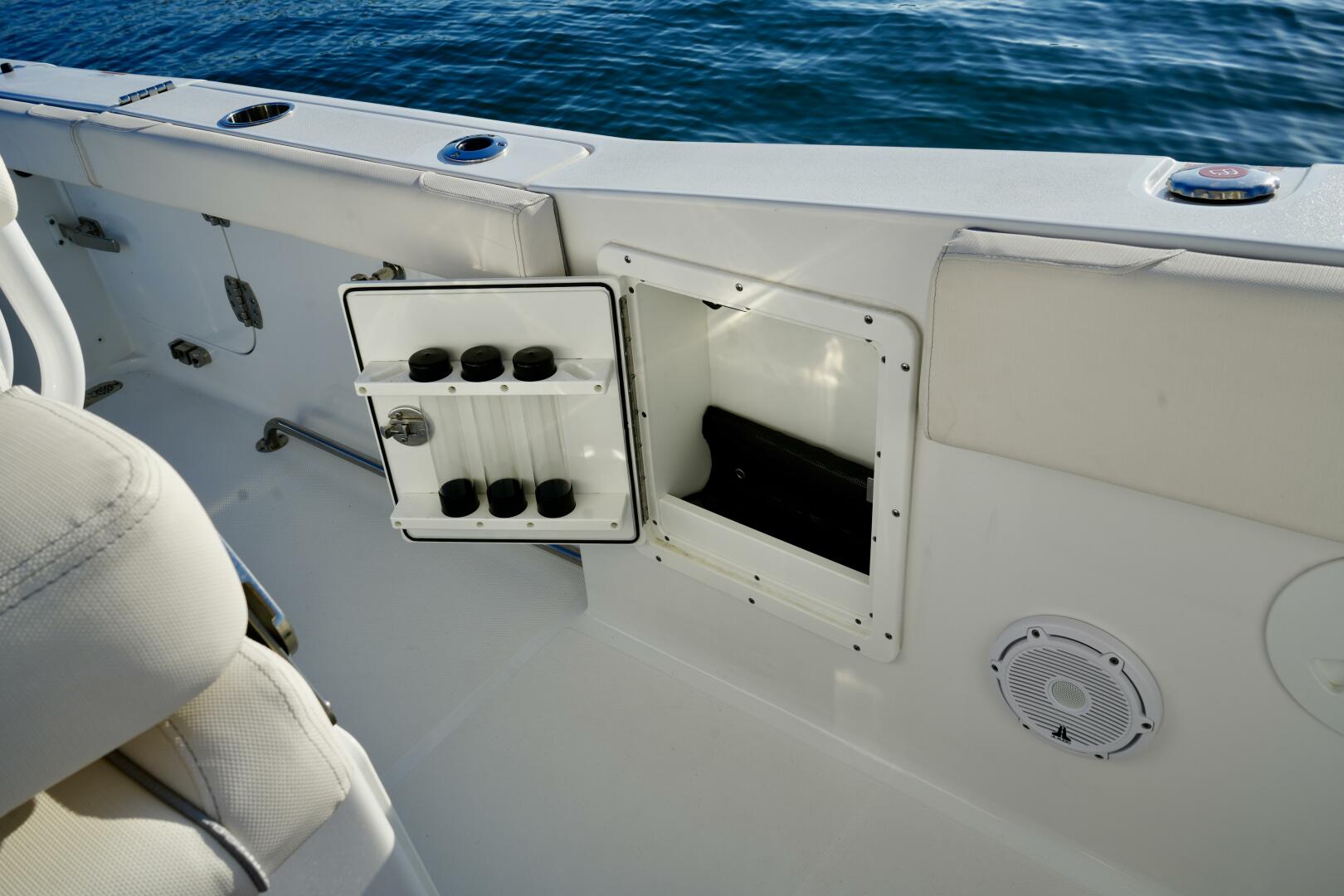 Slide: The Image of Deck Equipment 2024 Sea Hunt 30 305 Ultra Center Console - 5124807