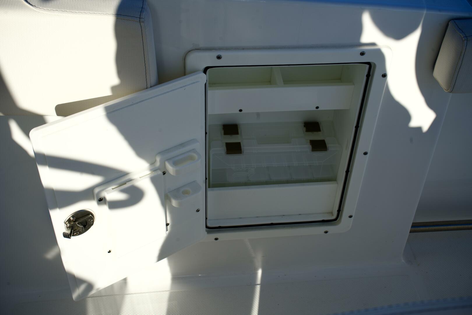 Slide: The Image of Deck Equipment 2024 Sea Hunt 30 305 Ultra Center Console - 5124808