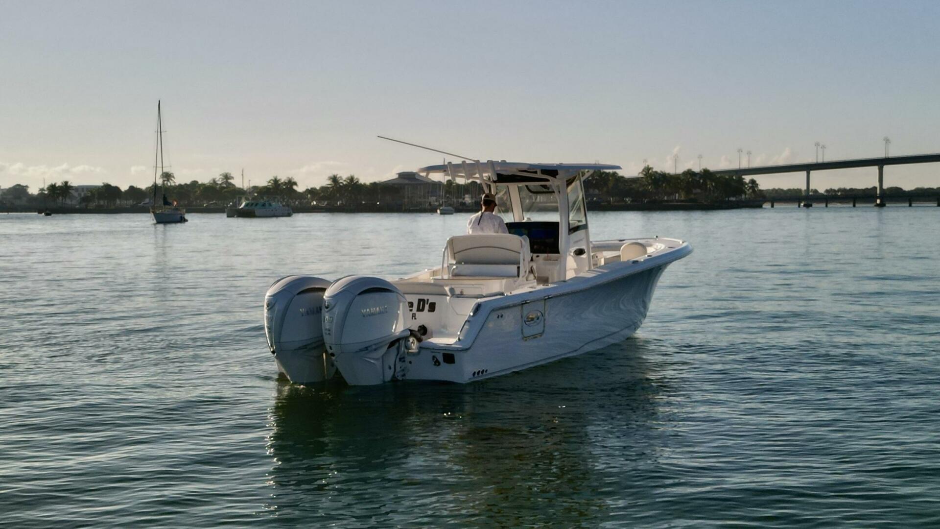 Slide: The Image of Profile 2024 Sea Hunt 30 305 Ultra Center Console - 5124815