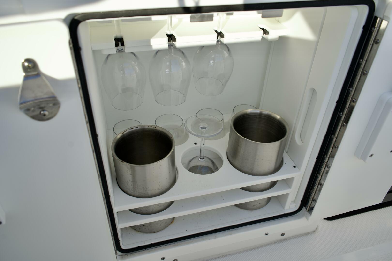 Slide: The Image of Glass Storage 2024 Sea Hunt 30 305 Ultra Center Console - 5124789