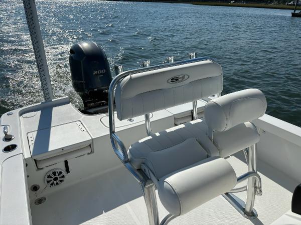 Slide: The Image of 2016 Sea Hunt BX 22 BR boat with white seating and Yamaha 200 engine on water. - 9