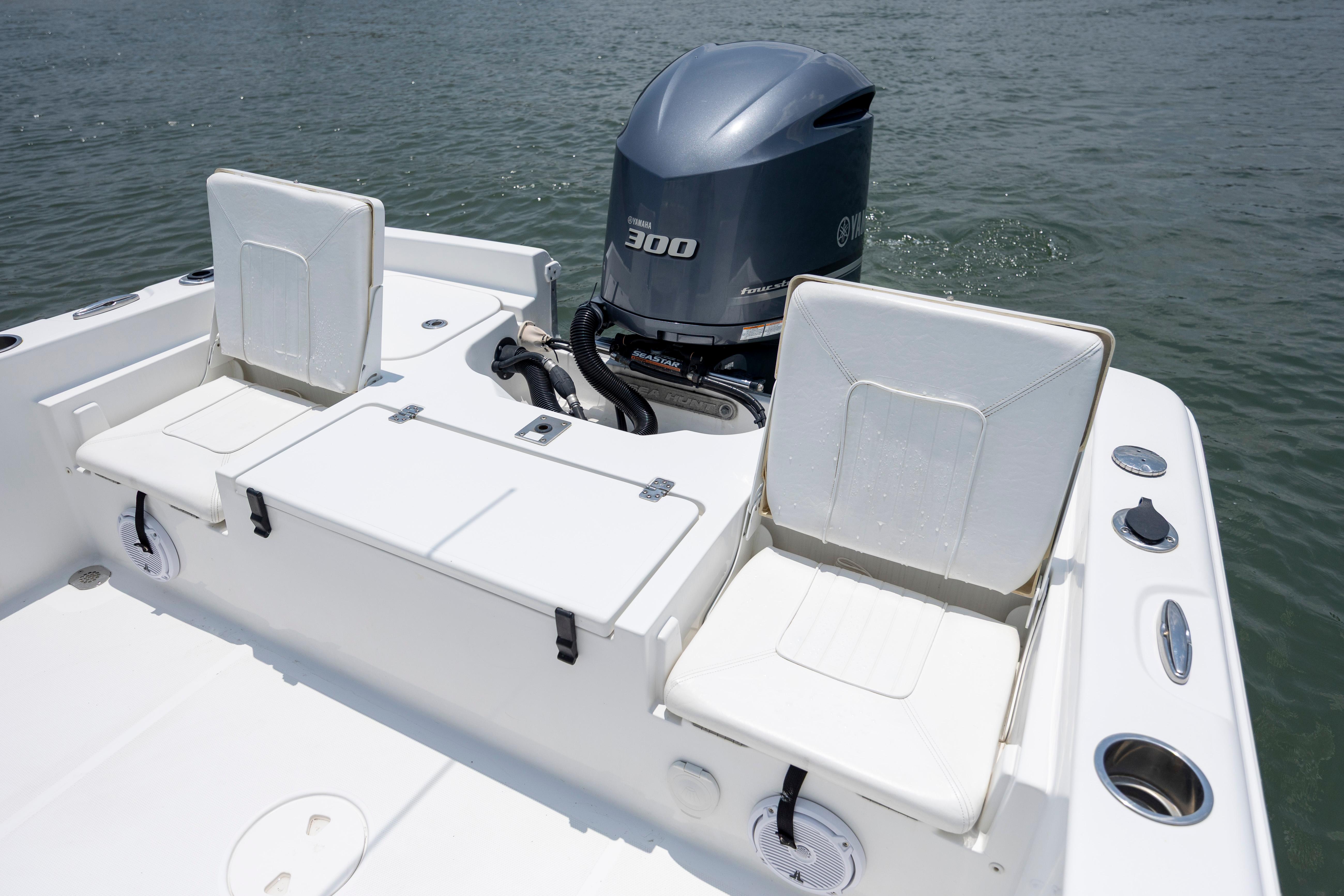 Slide: The Image of 2016 Sea Hunt BX 24 BR boat with Yamaha 300 engine on water. - 12