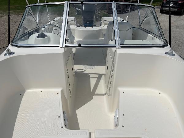 Slide: The Image of 2000 Sea Hunt Escape 200 boat interior with open deck and seating. - 17